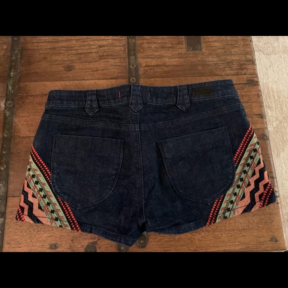 BDG Patterned Shorts from Urban Outfitters - Picture 3 of 4